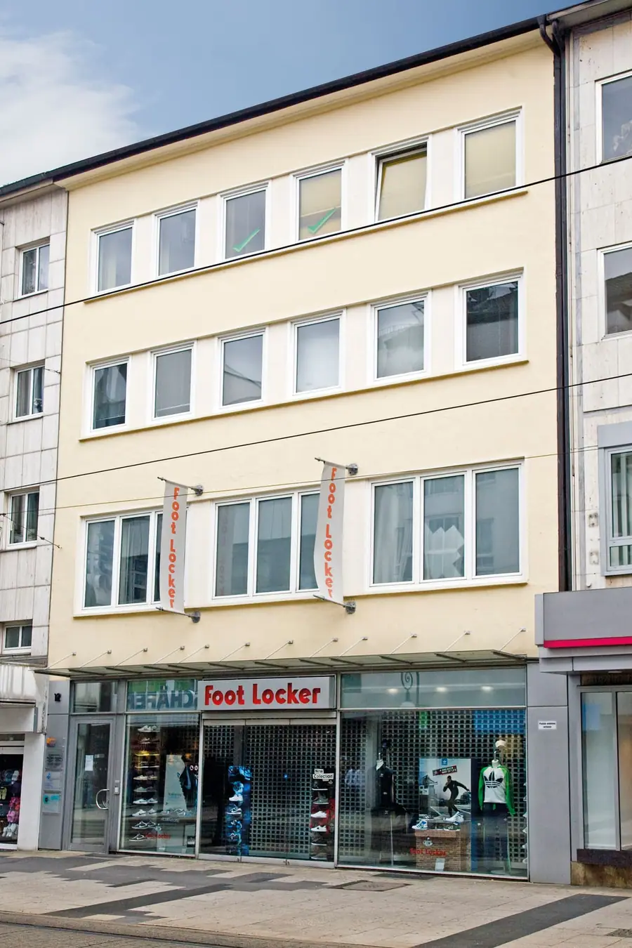 Häuserfront in der Oberen Königsstraße in Kassel, Standort der Steinert Hausverwaltungen